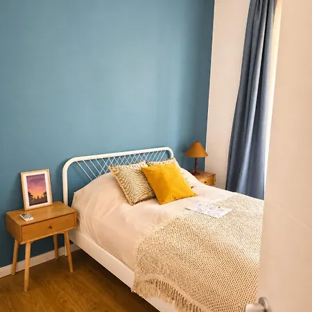Cozy And Colorful In Center Апартаменты *