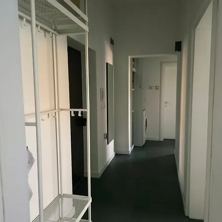 Cozy And Colorful In Center *