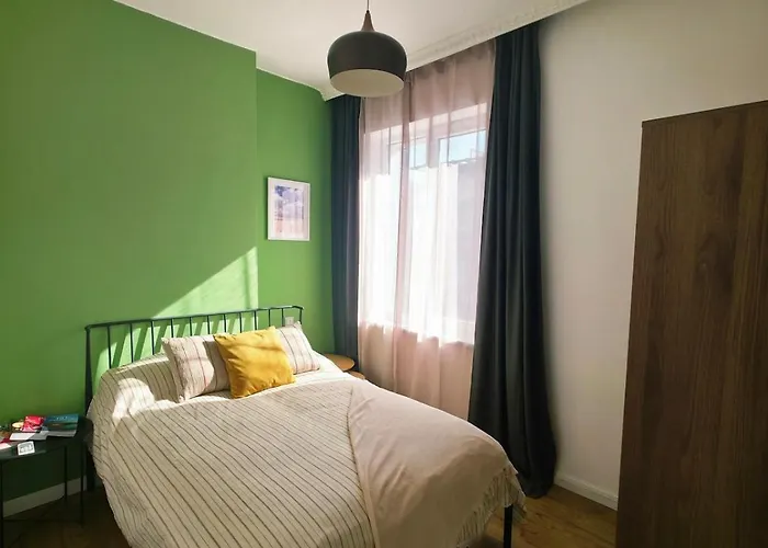 Cozy And Colorful In Center Apartment *